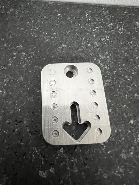 Milled plate with arrow pocket